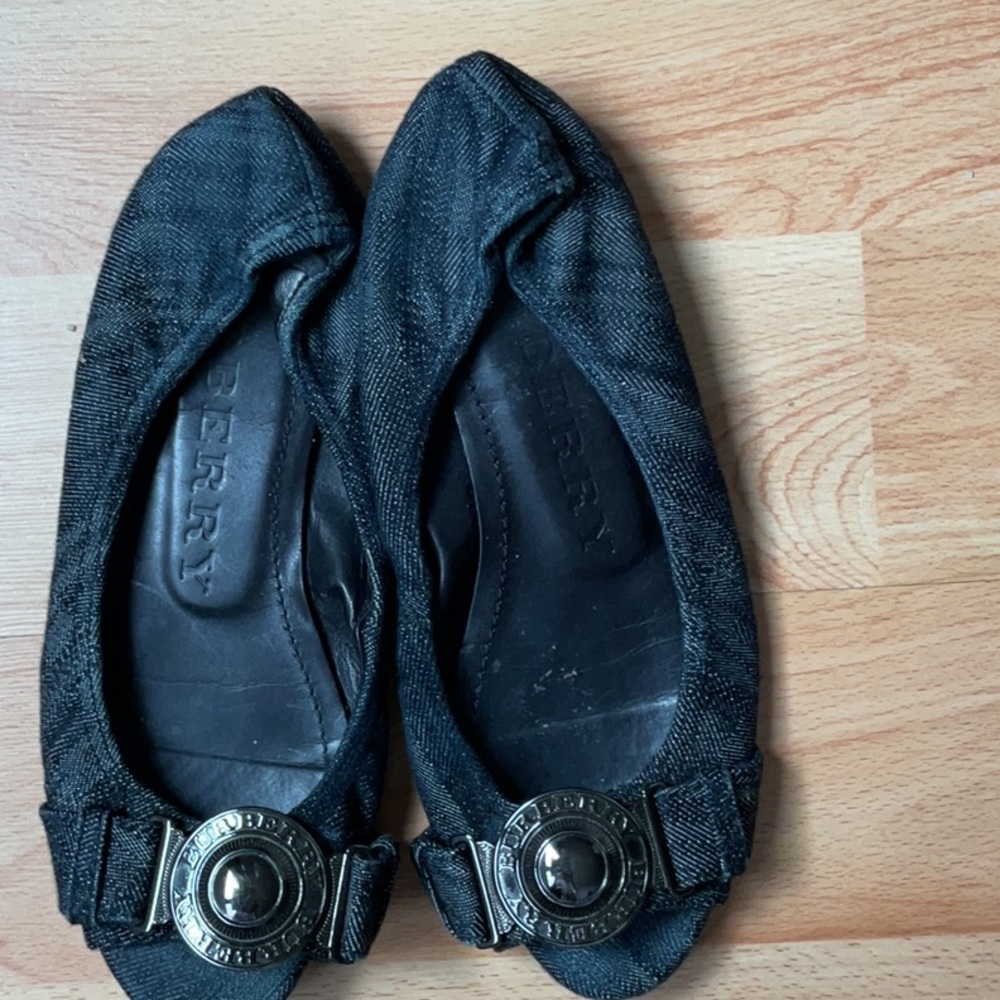 Burberry Black Flats Versatile Loafers